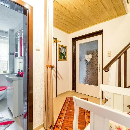 Beautiful With Garden Near Ski Area In Thuringia Apartmán Neustadt am Rennsteig